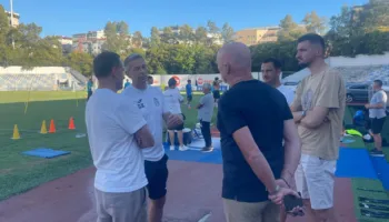 Ka ndjekur ndeshjet e Dinamos dhe Egnatias, trajneri i Shqipërisë shkon për vizitë edhe te ekipi i Tiranës