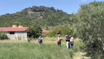 “Kanë patur konflikte pronësie”! Vrasja e 50-vjeçarit në Bërxullë, shoqërohen disa persona