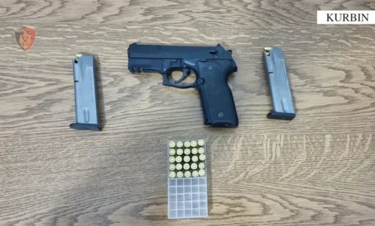 Kanosi me armë babain dhe dy djemtë e tij në Kurbin, arrestohet 34 vjeçari