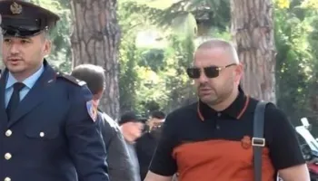 Kanosi stafin e një hoteli në Palasë dhe ia mbathi, Policia e Vlorës shpall në kërkim ish-policin Ulian Shpataraku
