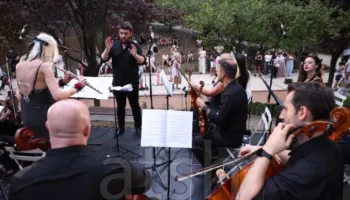 “Kantata e Kafesë” solli humorin dhe muzikën e Bach-ut në parkun e Liqenit Artificial
