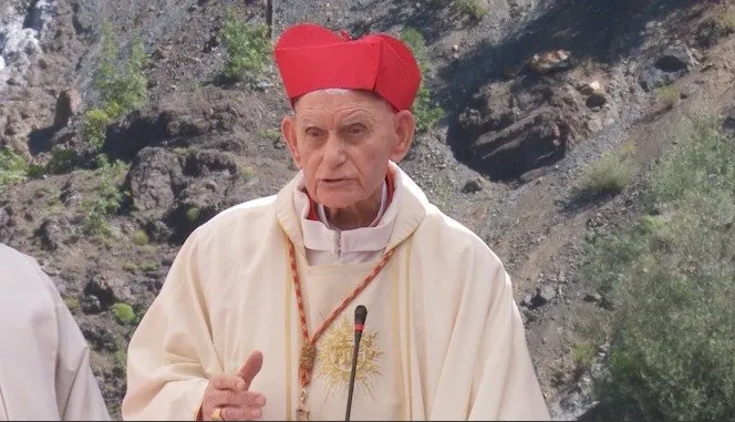 Kardinali Ernest Troshani në ish-burgun e Spaçit, 98-vjeçari vizitoi ambientet ku ka qenë i burgosur