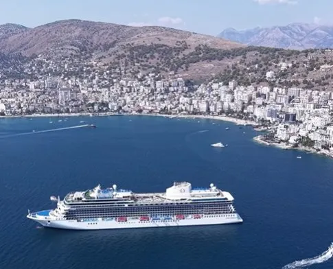 Kartolinë gushti nga Saranda e kroçerave