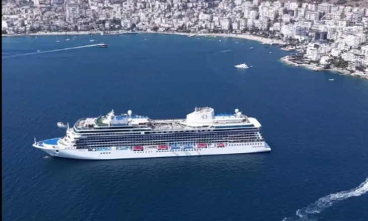 “Kartolinë gushti”- Saranda mes destinacioneve më të vizituara të verës, Rama ndan pamjet nga qyteti bregdetar (VIDEO)