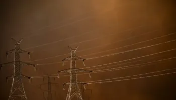 Katastrofa e zjarreve në Greqi, fajsohen kabllot e vjetëruar elektrike të rrjetit të energjisë