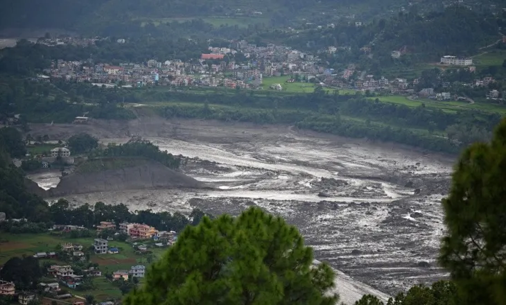 Katastrofa në Nepal, 633 të vdekur dhe afro 3 mijë të zhdukur! Vijojnë kërkimet mes baltës dhe rrënojave