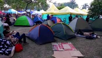 Katër ditë pas tërmetit në Kolumbi, banorët në kushte katastrofike, strehohen në tenda (VIDEO)