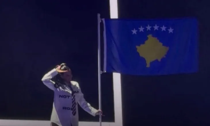 Katy Perry elektrizon Sunny Hill Festival, ngre flamurin e Kosovës në skenë