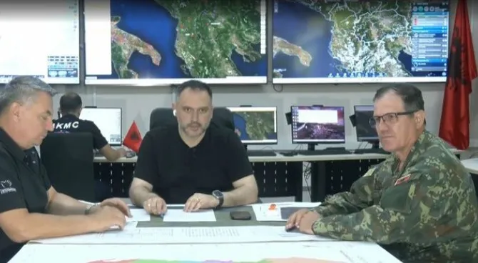 “Kemi 650 forca në terren”- Ministri i Mbrojtjes flet për zjarret në vend: Situatë e vështirë në Krujë dhe Lurë, era favorizon flakët!