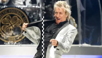 Këngëtari Rod Stewart anulon një tjetër koncert, fansat të shqetësuar për shëndetin e tij!
