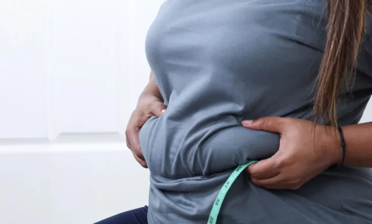 Keni dhjamë në bark? Studimi zbulon çfarë ndodh kur mungon kjo vitaminë