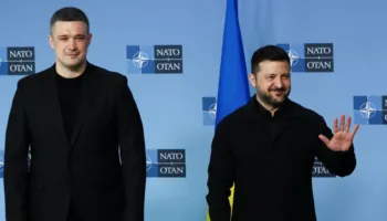 Kërkohet largimi i Zelensky-t, presidenti sfidohet nga ish-ministri i Mbrojtjes