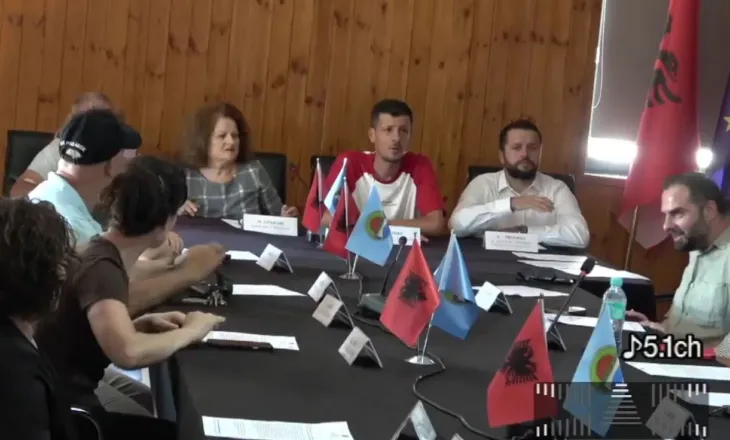 Këshilli Bashkiak i Rrogozhinës bëhet bashkë, miraton projektvendimin kundër shkrirjes me Kavajën