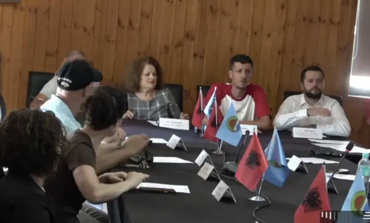 Këshilli Bashkiak i Rrogozhinës kundër shkrirjes me Kavajën, miraton projektvendimin: Interesi i qytetarëve mbi çdo bindje politike