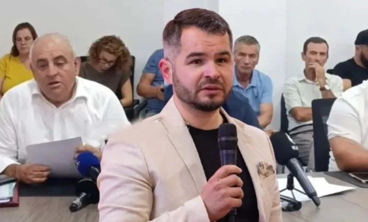 Këshilltarët bashkiakë të majtë dhe të djathtë të Selenicës hedhin në erë “Territorialen” e Edi Ramës, revolucioni…