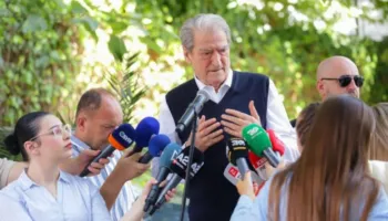“Kështjella në Francë është e Ramës”, Berisha: Rrogat e pensionet e shqiptarëve janë vjedhur nga Ermal Beqiraj