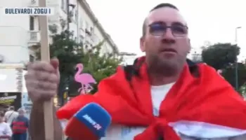 “Këtu ka korrupsion”/ Udhëtoi nga Gjermania për protestën, emigranti shqiptar shpërthen në lot: U largova se…