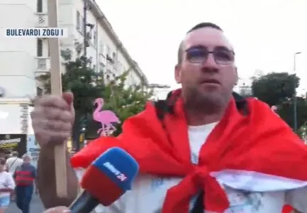“Këtu ka korrupsion”/ Udhëtoi nga Gjermania për protestën, emigranti shqiptar shpërthen në lot: U largova se…