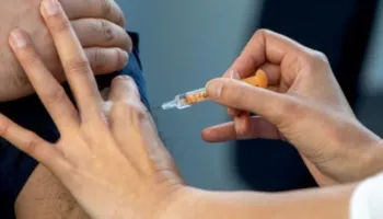 Kirurgu paralajmëron: Injeksionet për humbje peshe mund ta bëjnë pilulën kontraceptive më pak efektive