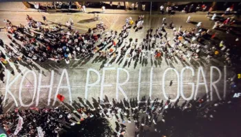 ‘KOHA PËR LLOGARIDHËNIE’/ Tjetër mesazh simbolik për Edi Ramën nga protestuesit në ditën e 66-të