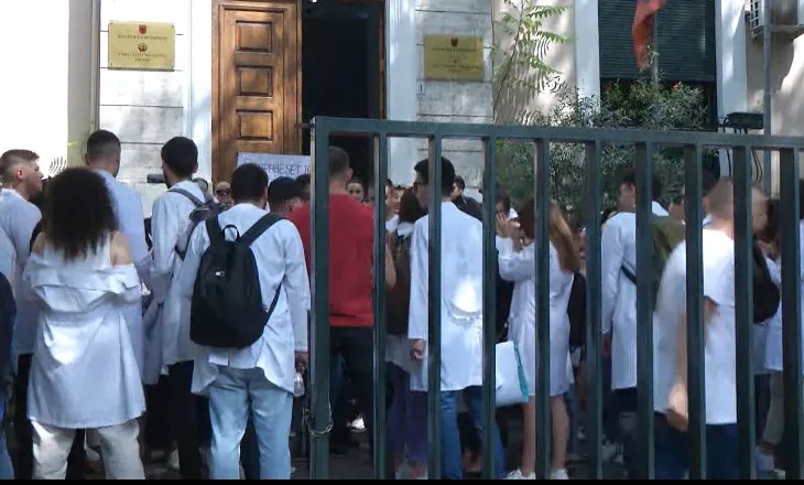 Konkursi i pranimit në Mjekësi, të hënën garohet për 500 kuota të lira