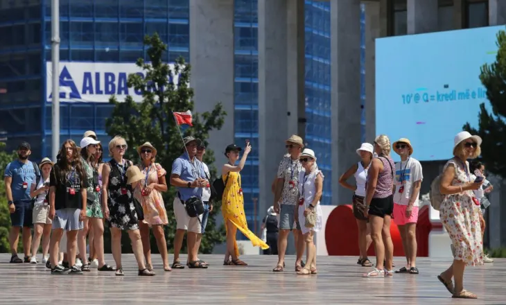 Korriku, “boom” lëvizjesh turistike/ Mbi 2 milionë pasagjerë nga deti dhe ajri