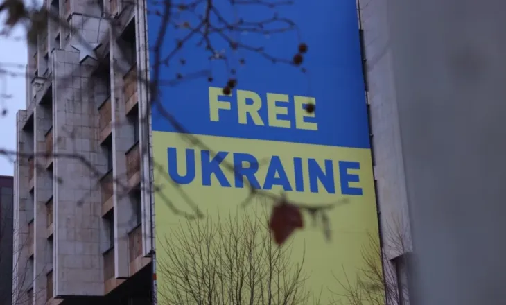 Kosova heq flamurin e Ukrainës pas deklaratës së Zelenskyt, reagon edhe Shqipëria: Heqja e paraleleve, e gabuar!