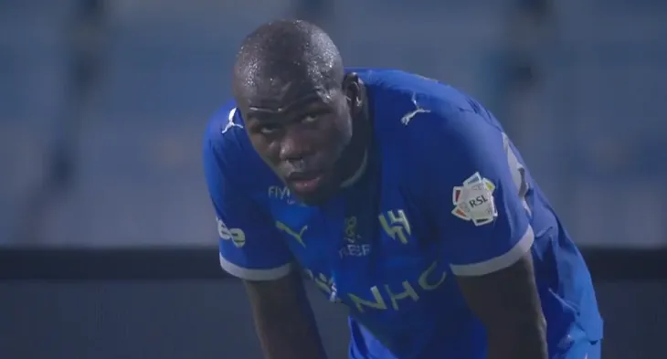 Koulibaly, çfarë bën? Gafa e mbrojtësit bëhet virale (Video)