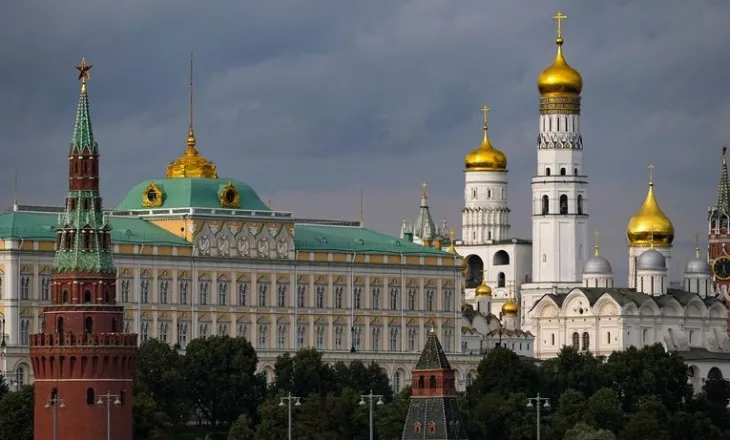 Kremlini: Një samit midis Trump, Putin dhe Zelensky nuk ka kuptim