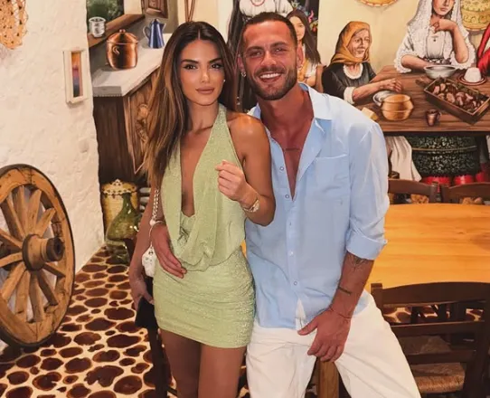 Kreshnik Behrami në një lidhje? Fotoja me vajzën misterioze që po nxit aludimet për ”Mister Universe Kosova”
