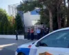 Kristjan Sterjo paraqitet në Gjykatën e Korçës, shoqërohet nga forca të shumta policie