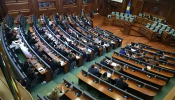 Kriza politike në Kosovë, ngërçi për konstituimin e Kuvendit hyn në një fazë të re: PDK-ja kërkon seancë, LVV-ja…