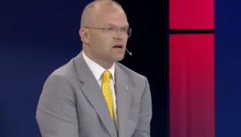 Kruja nën flakë, Kalaja: Qeveria e papërgatitur, dy helikopterë nuk mjaftojnë për shuarjen e zjarrit