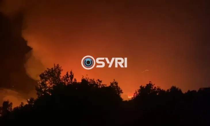 Kruja vijon ‘digjet’, betejë me flakët nga terreni dhe ajri për shuarjen e zjarrit