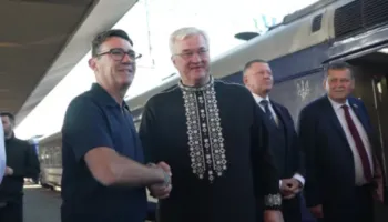 Kryeministri britanik viziton Ukrainën, pritet të dorezojë planet për raketat me rreze të gjatë veprimi