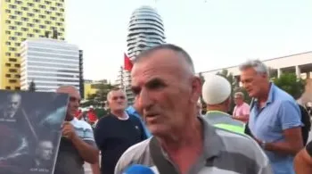 “Kryeministri është kriminel”/ Sot protesta e 72-të kundër Ramës, mblidhen qytetarët: SHBA dhe Europa janë me ne