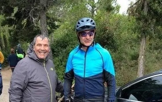 Kryeministri grek Mitsotakis përfshihet në aksident, rrëzohet nga biçikleta dhe përfundon në spital!