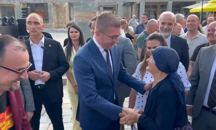 Kryeministri i Maqedonisë së Veriut në Pustec, nuk ekzekutohet himni shqiptar. Kolefski kërkon ndjesë