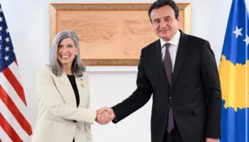 Kryeministri Kurti, pret në takim senatoren amerikane Ernst/ Zbardhen diskutimet
