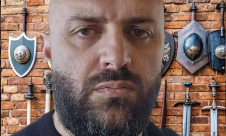 Kryendrituri tërhiqet nga protesta: Mikrofoni komandohet nga uzurpatorët, protestuesit kërcënohen