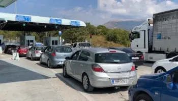 Kthimi i emigrantëve rrit lëvizjet në kufi, mbi 10 mijë shtetas kalojnë kufirin e Kakavijës në 24 orë