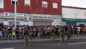 Kufiri i Ceutës nën masa të reja sigurie, vendosen barriera mbrojtëse pas krizës masive të migrantëve! 57 të vdekur