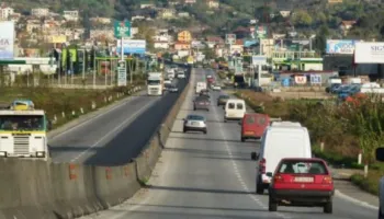 Kufizohet sot dhe nesër qarkullimi në autostradën Tiranë-Durrës, ja orari