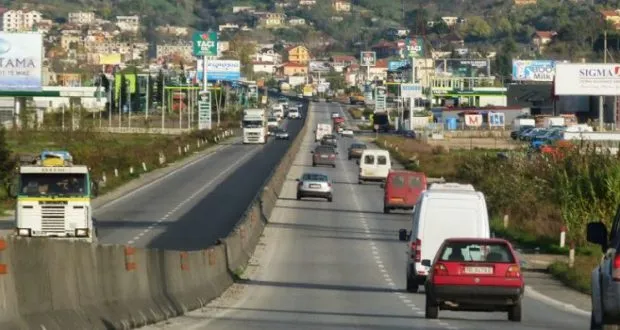 Kufizohet sot dhe nesër qarkullimi në autostradën Tiranë-Durrës, ja orari