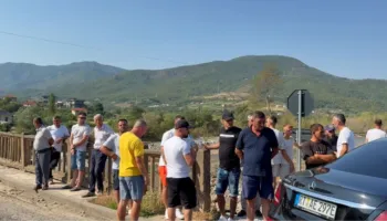 Kundërshtojnë bllokimin e aksesit nga punimet e Koridorit VIII, banorët e Mirakës ngrihen në protestë
