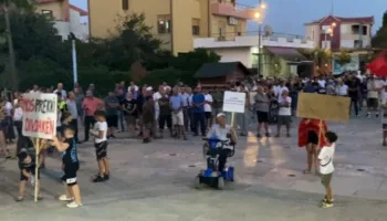 Kundërshtojnë shkrirjen e bashkisë, banorët e Divjakës për të pestën ditë në protestë