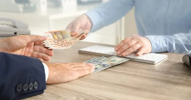 Kursi i këmbimit, 2 gusht 2026/ Me sa shitet dhe blihet dollari dhe euro, çfarë ndodh me monedhat e tjera