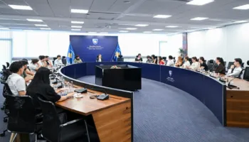 Kurti pret në takim rreth 25 studentë nga mërgata