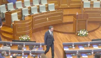 Kuvendi i Kosovës ngec në pikën kritike, afati po skadon, marrëveshja Kurti-Abdixhiku vihet në provë nga beteja për…