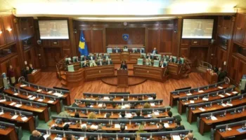 Kuvendi i Kosovës nis seancën konstituive/ Palët ende pa marrëveshje, pritet ngritja e institucioneve të reja